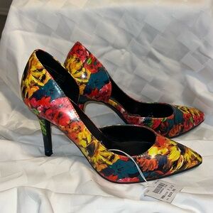 Floral pattern pumps